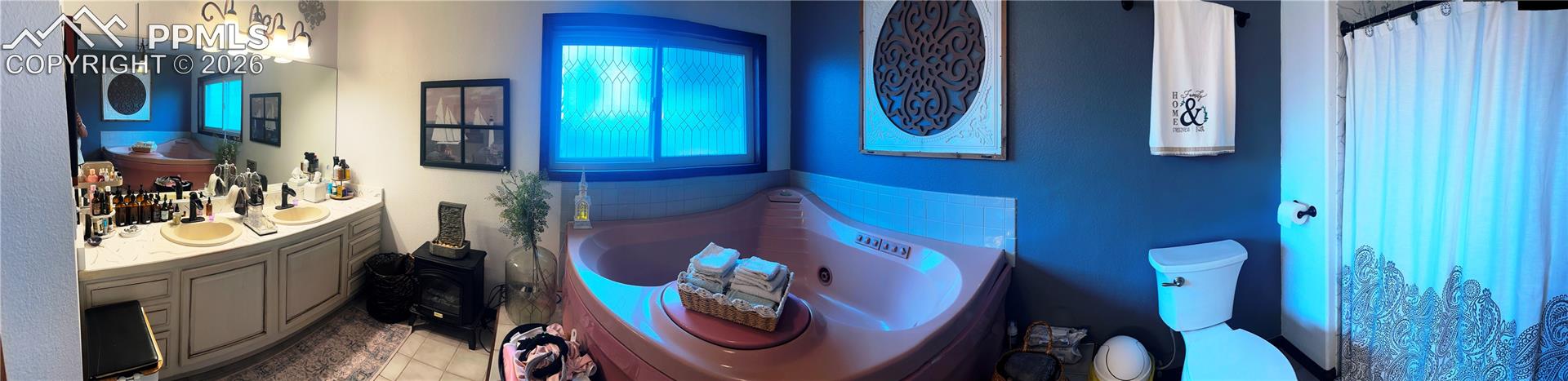 Panorama of Main Bathroom.