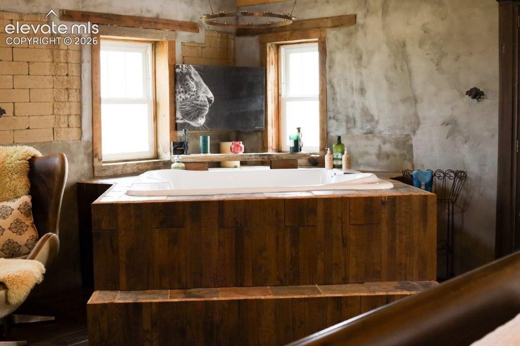 Jetted tub/hot tub