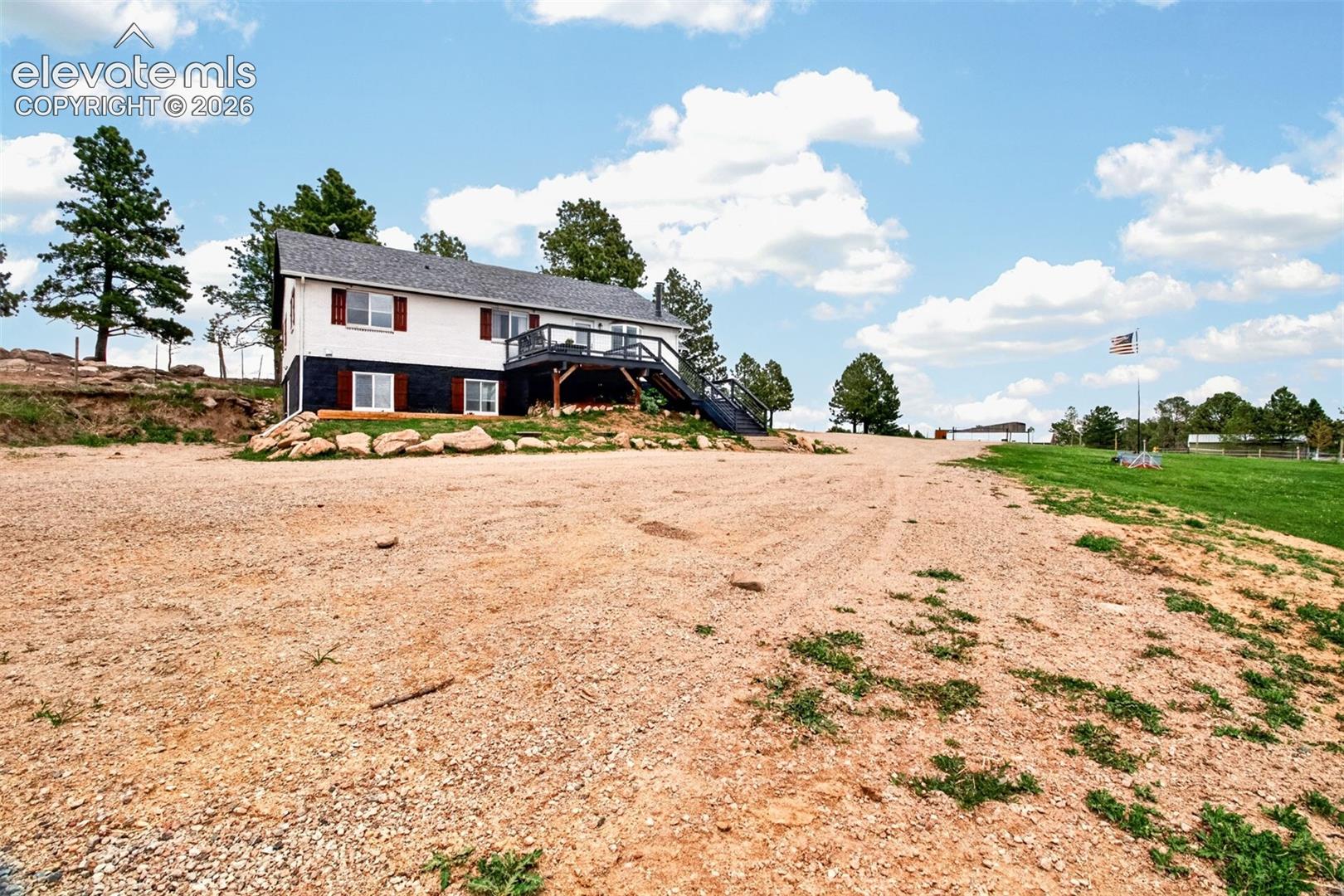 Ample RV & Horse Trailer Parking!!!