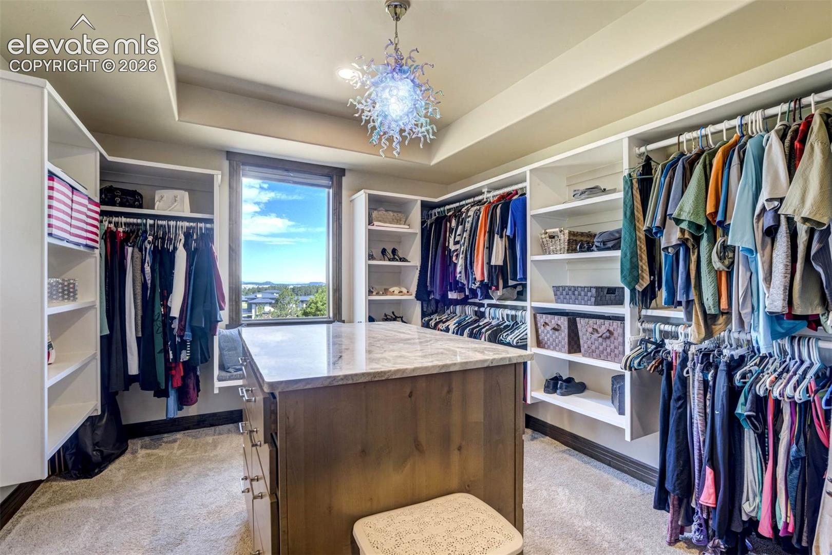 Master closet with direct access to laundry/mudroom