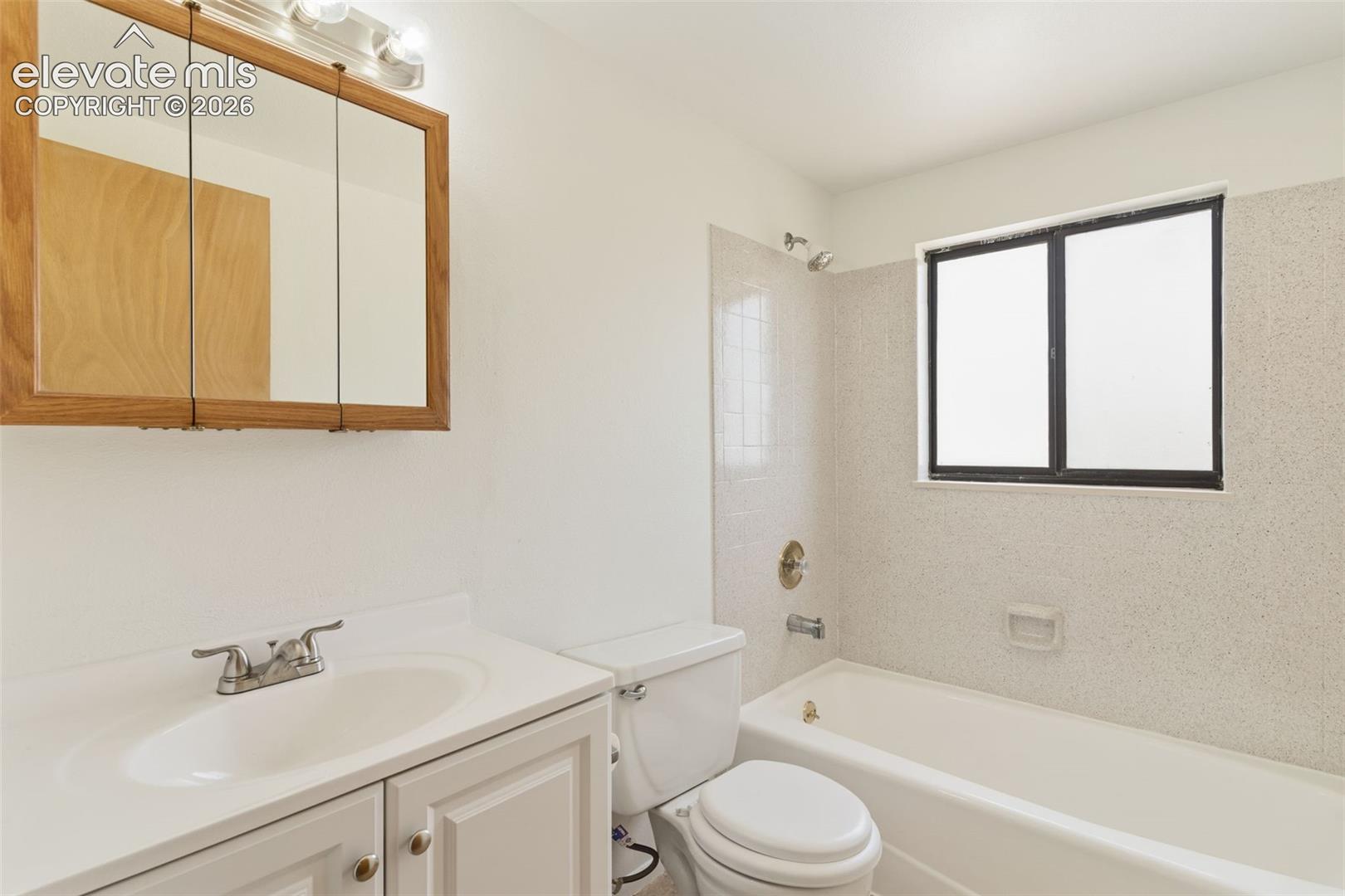 Upstairs full bath