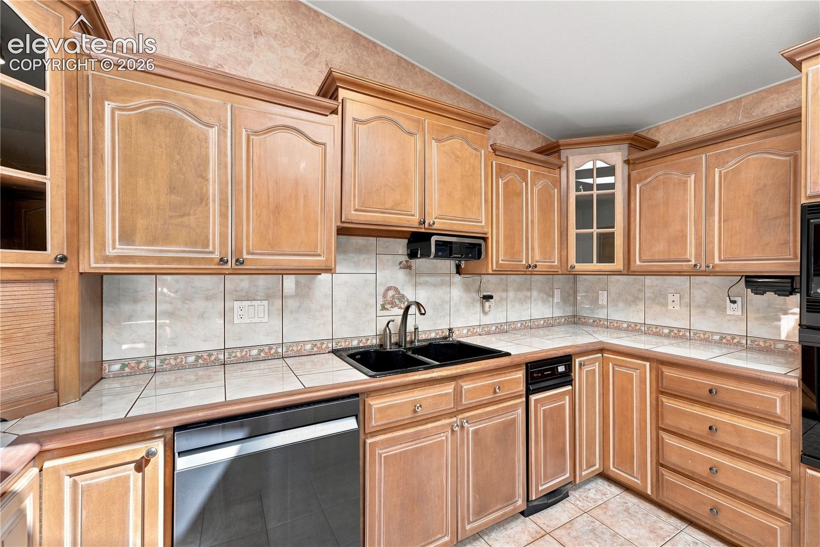 Trash compactor - upgraded sink - custom cabinets