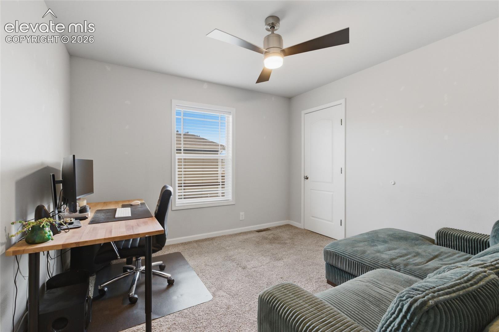 Flexible office or hobby space