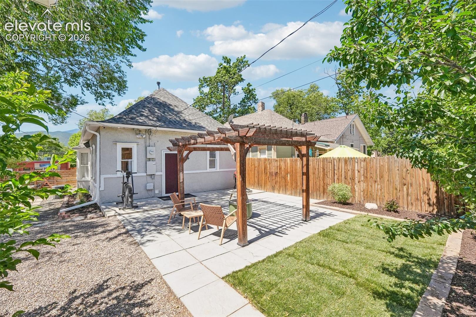 Back patio with pergola 