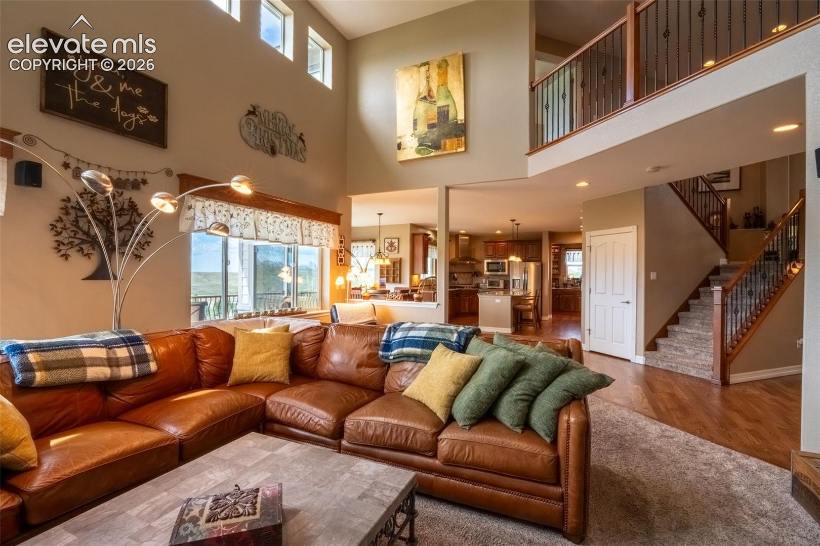 MAIN LIVING ROOM HIGH CEILINGS