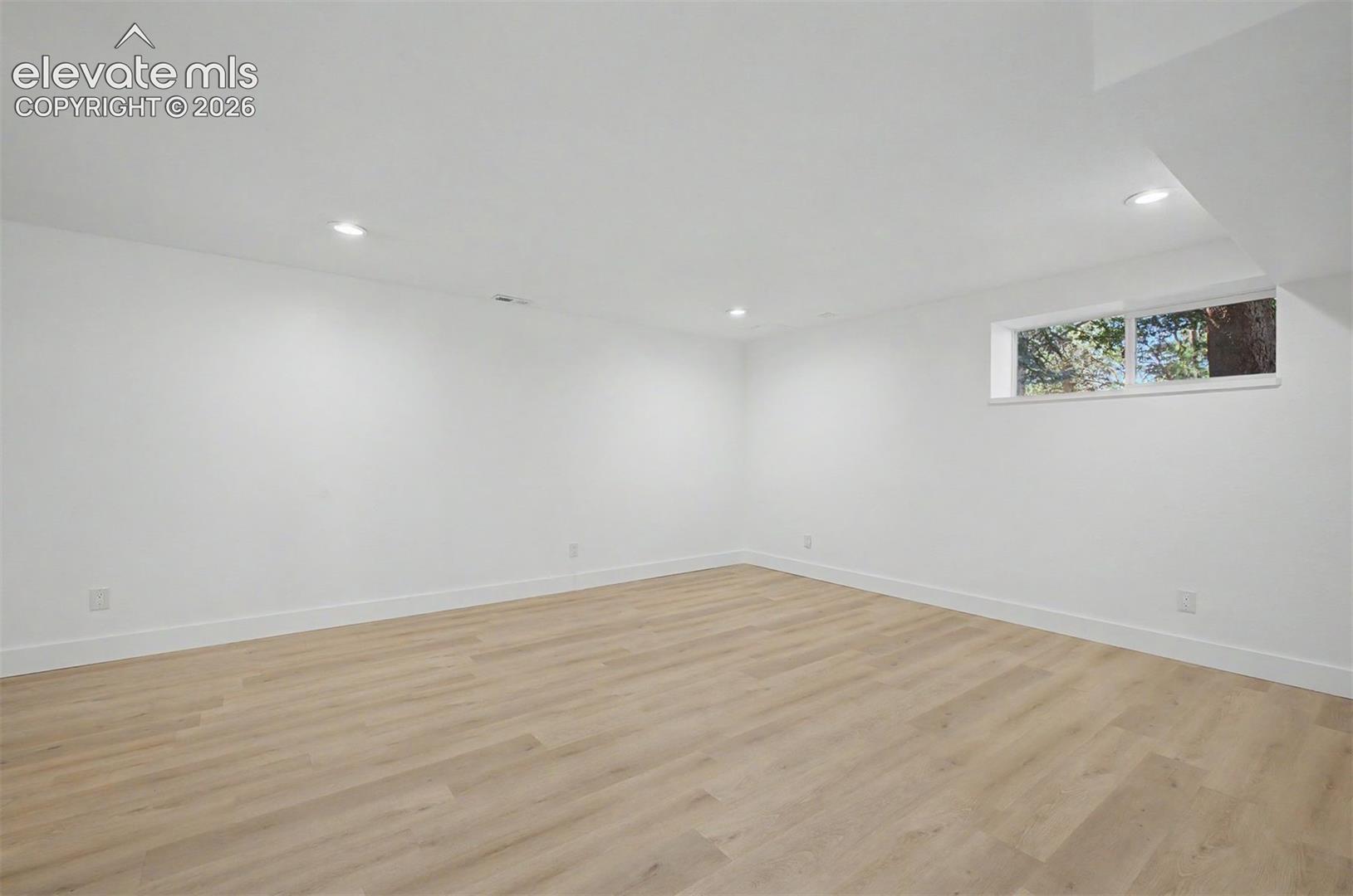 Large basement family room, great for entertaining!