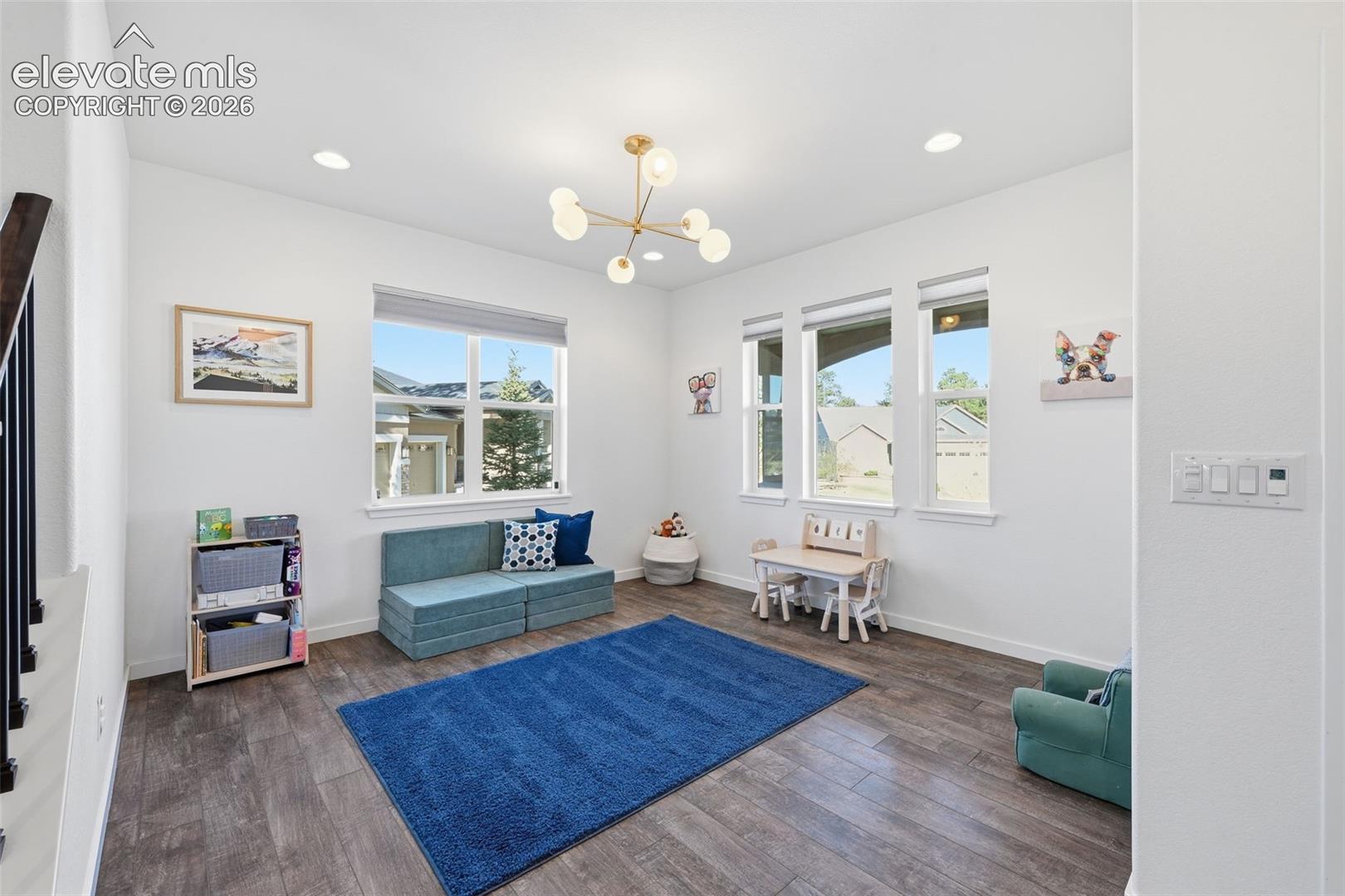 Versatile space - Living or Dining Room 