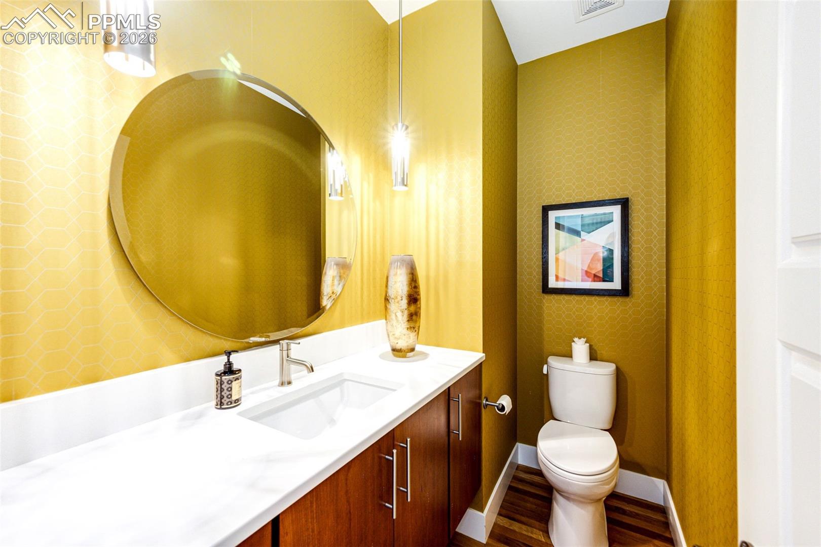 Stylish Entry Parlor Bath