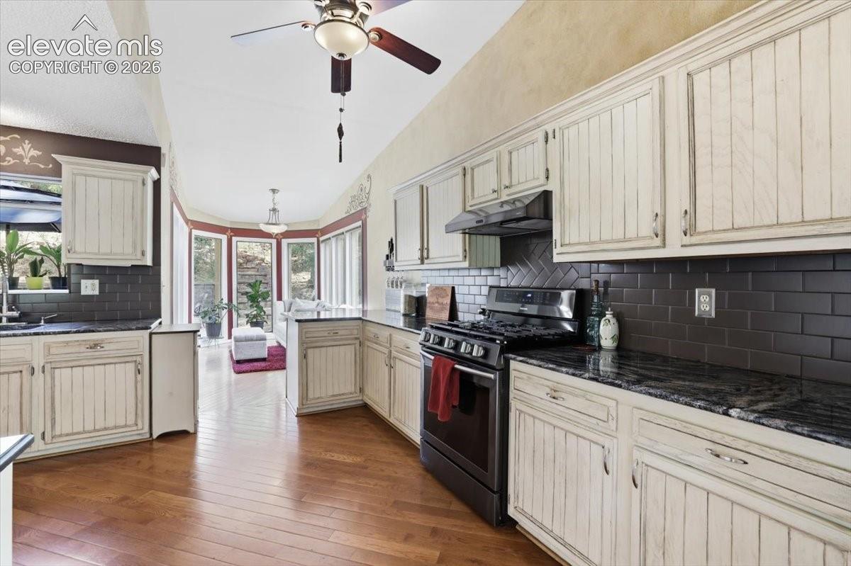 Photo 16 of 803 Panorama Drive, Colorado Springs