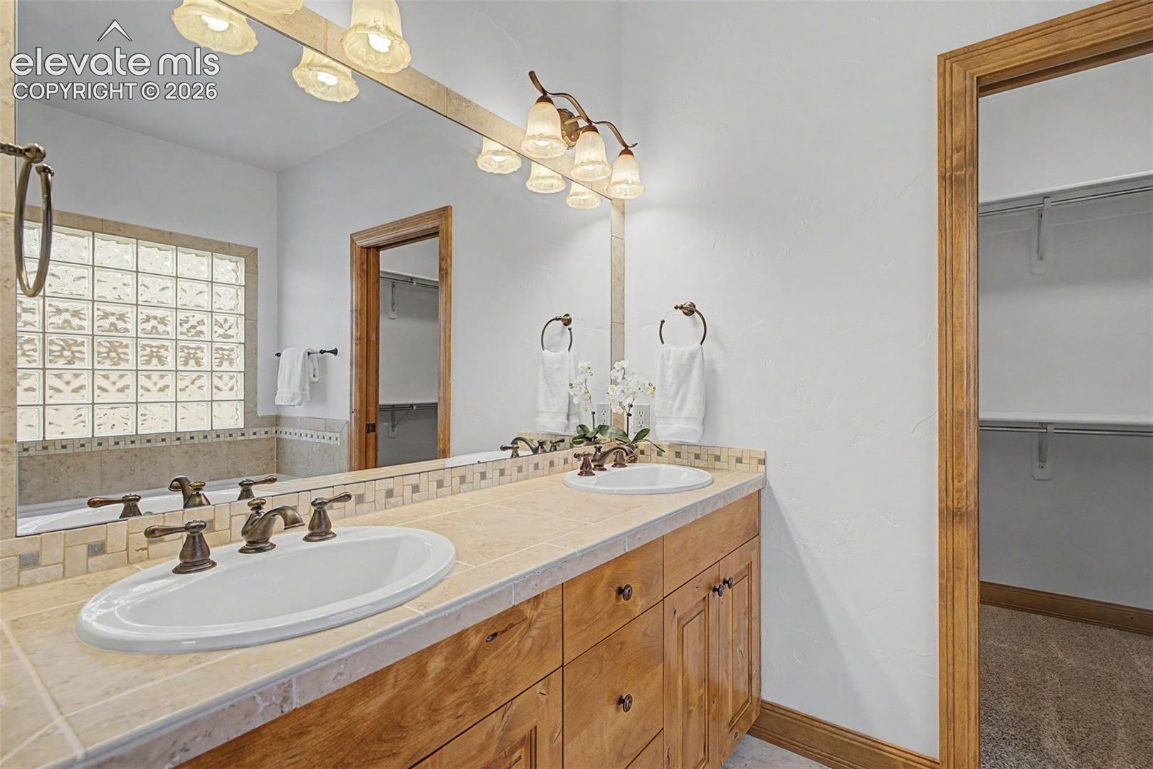 Dual vanity and large walk in closet