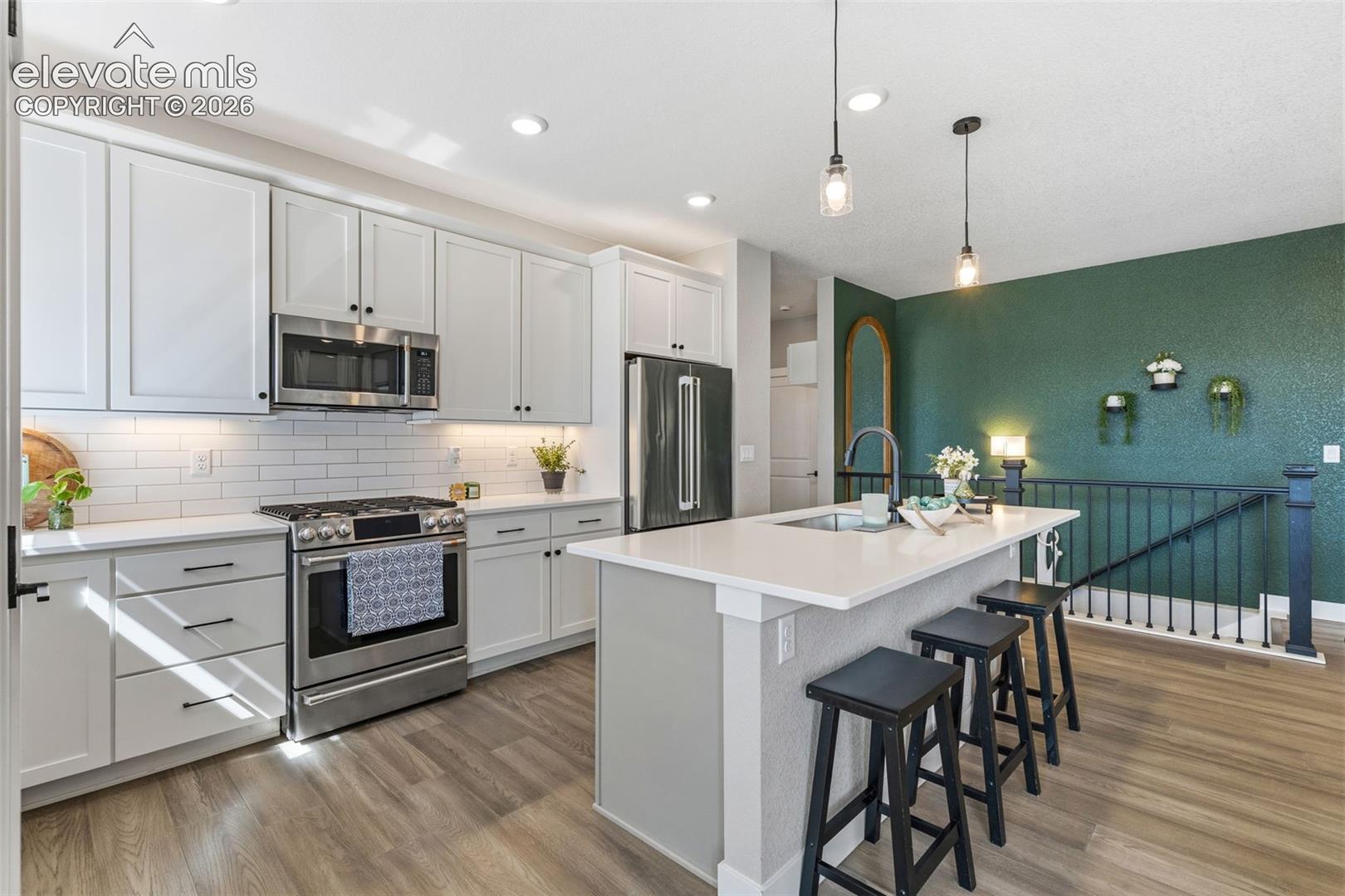 Kitchen w/ oversized island