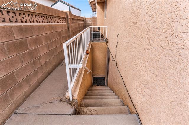 8 Pasadena Dr, Pueblo, CO 81005