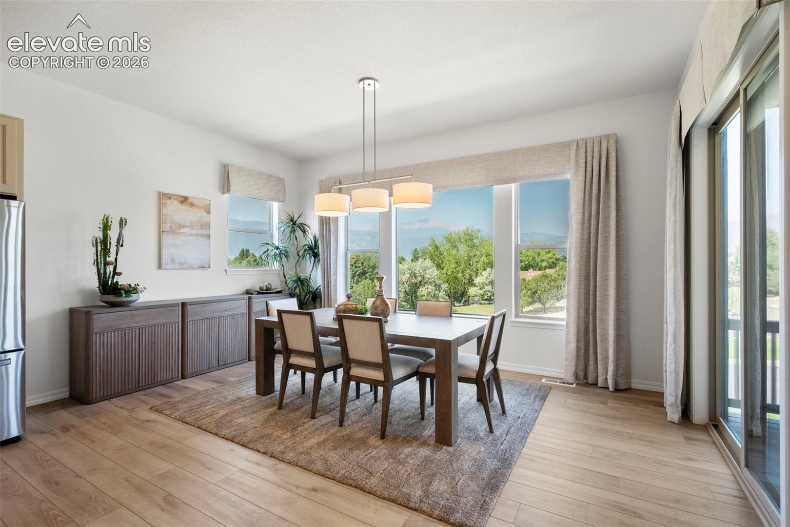 Walkout dining for easy entertaining of family friends