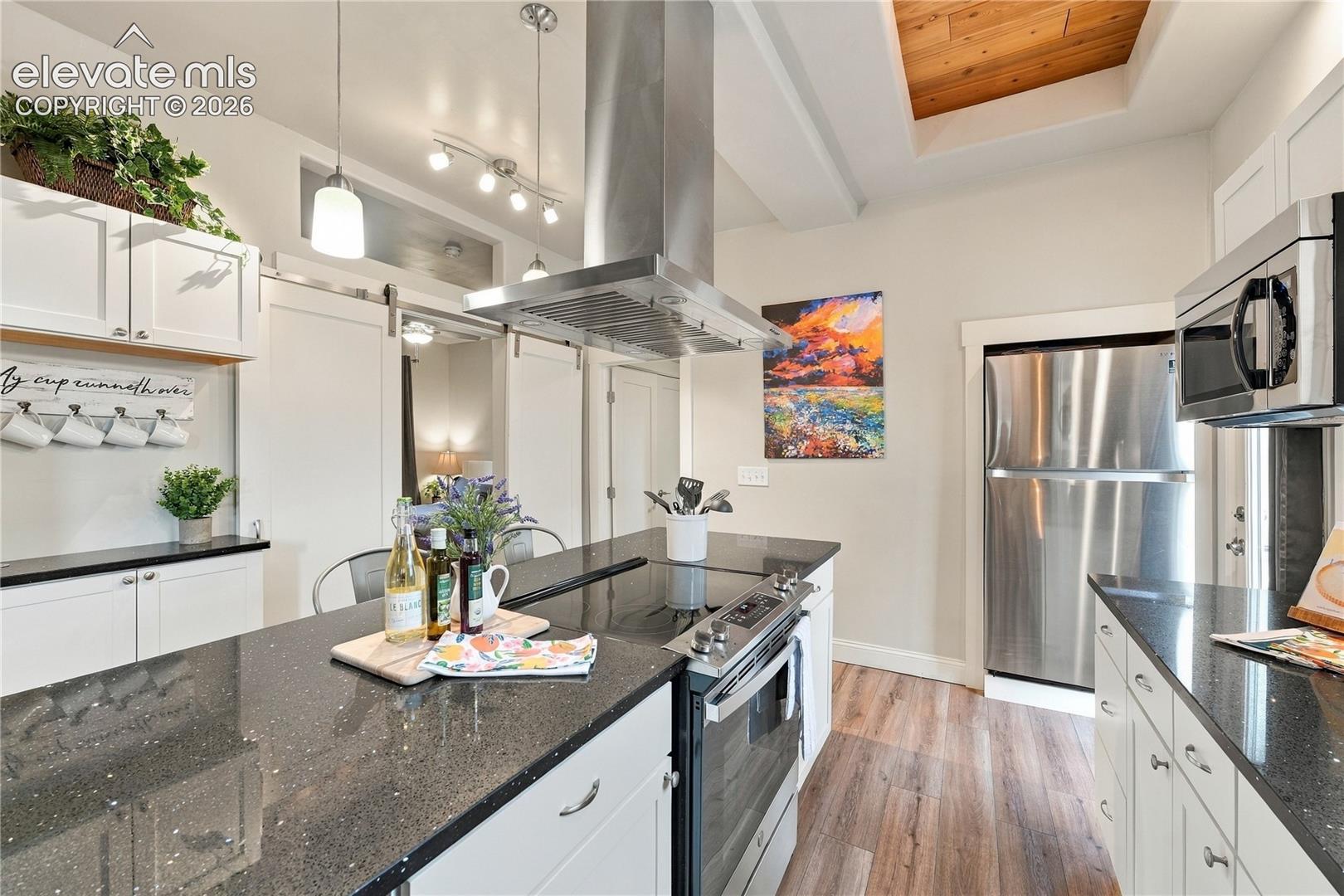 Well equipped kitchen with large island, breakfast and coffee bar.