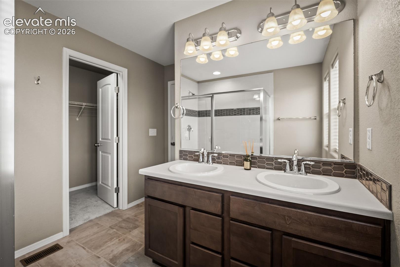 7242 Lewis Clark Trail
