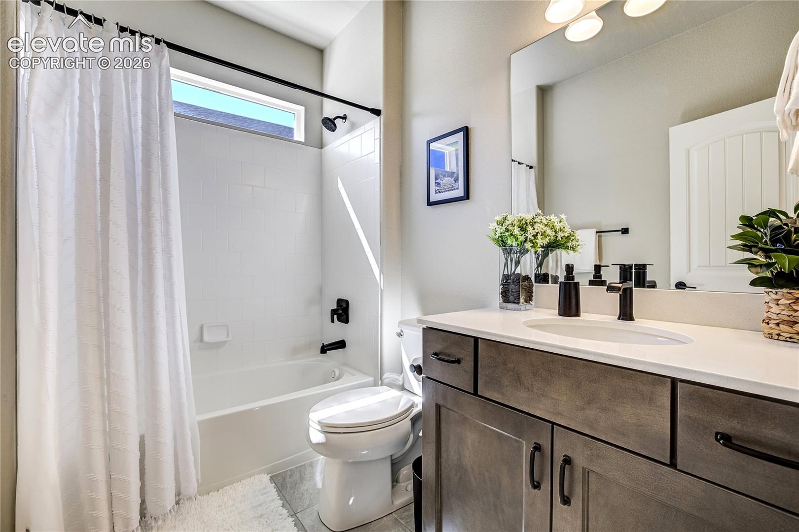 Thoughtfully Appointed
Clean lines and modern finishes create a welcoming space for family and guests.