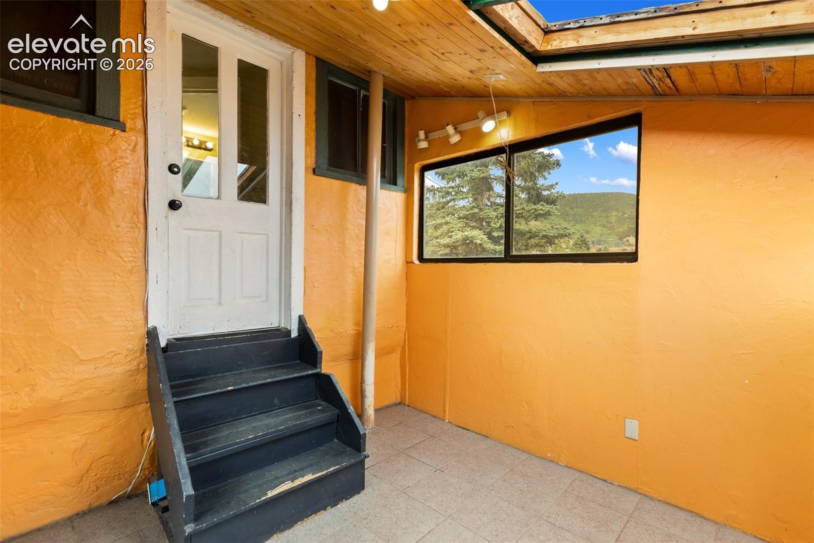 Photo 21 of 102 Spicer Avenue, Victor