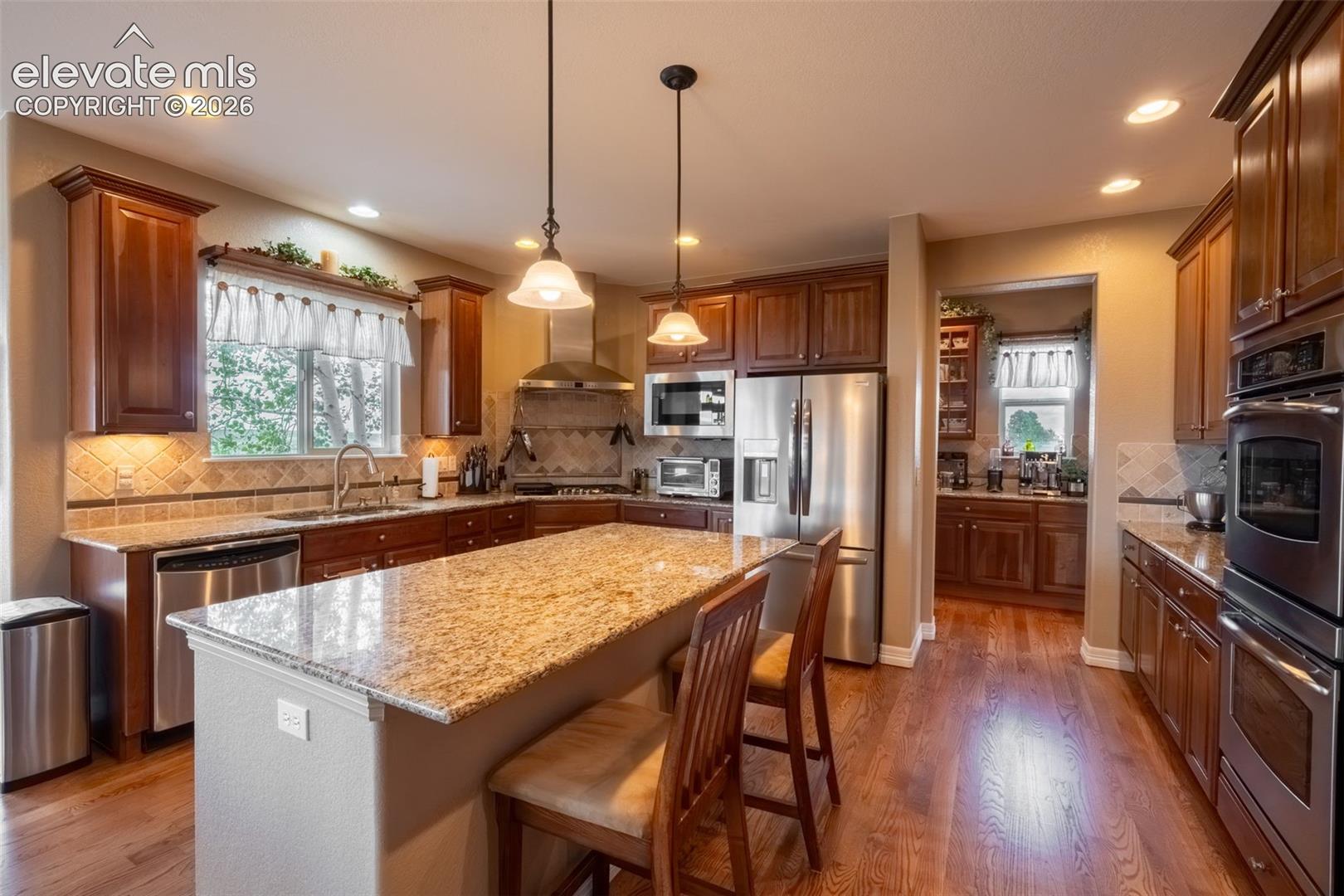 KITCHEN ISLAND GRANITE COUNTERS