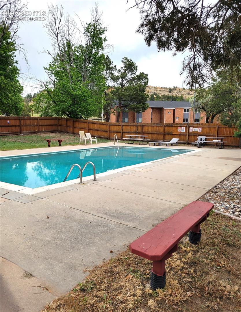 Outdoor swimming pool 