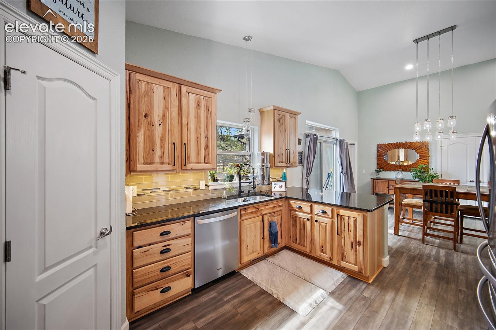 Open kitchen layout – great for cooking and entertaining