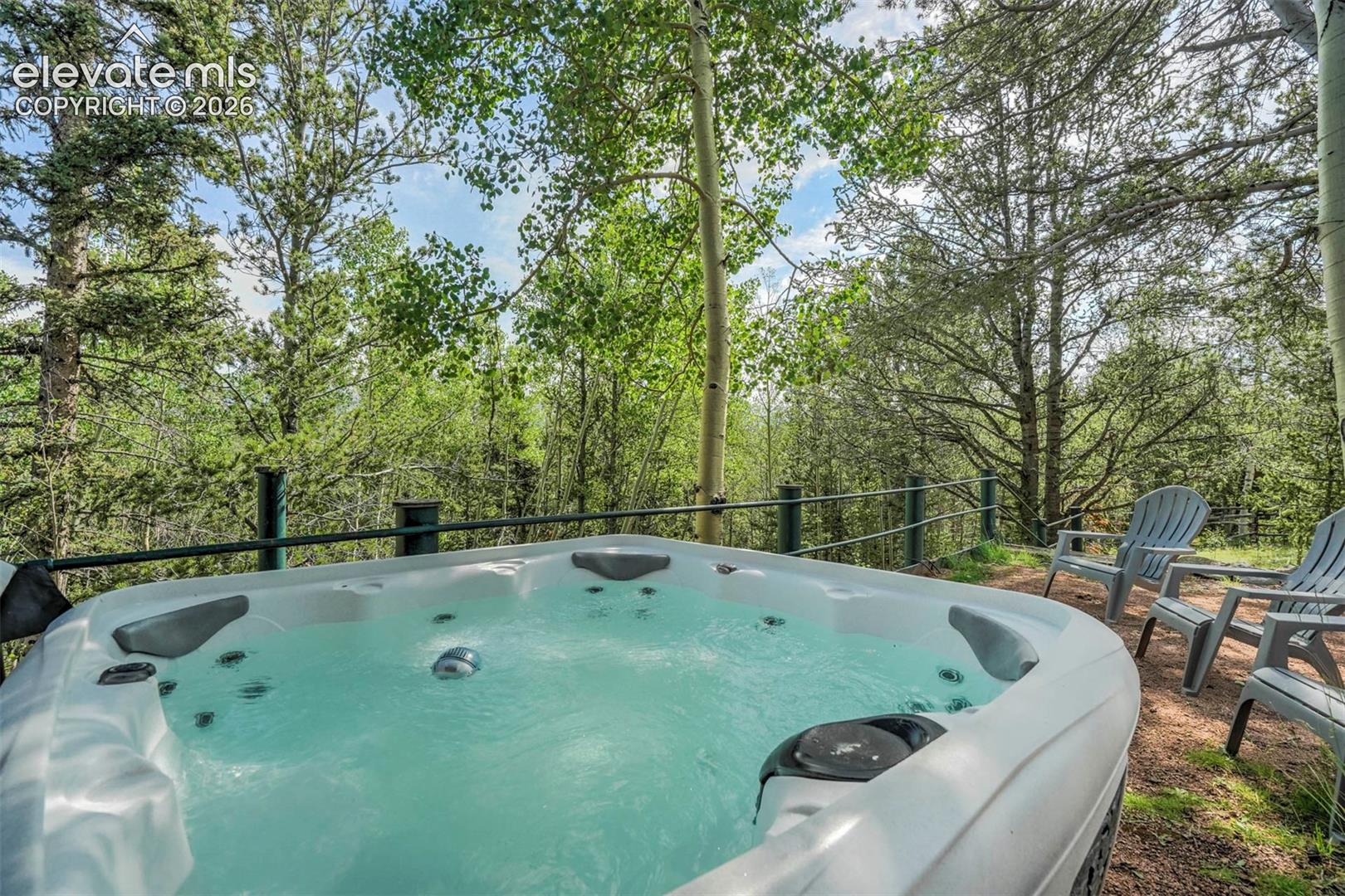 Main house - Hot tub