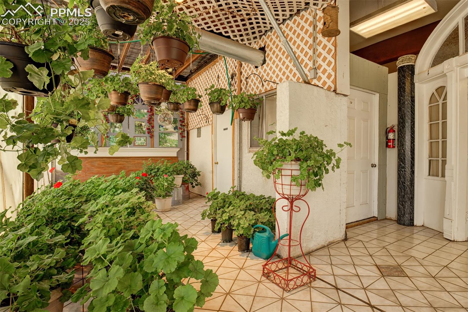 Secret Garden: Greenhouse, storage, bathroom 1