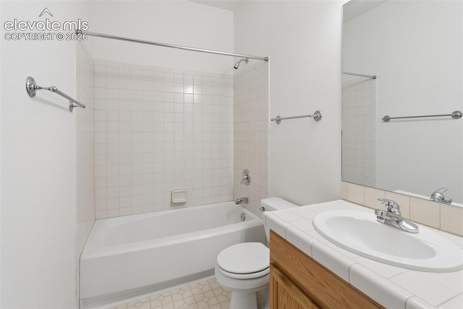 Secondary main level full bathroom