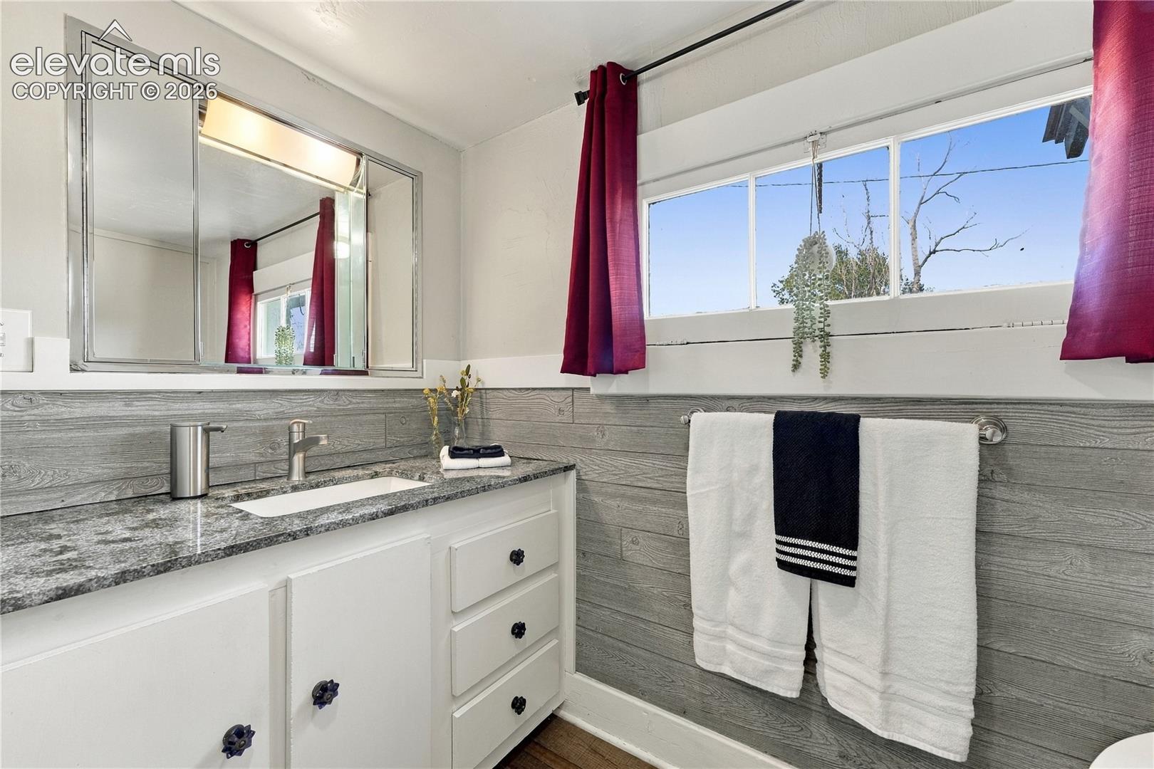 Full Main Floor hall bathroom