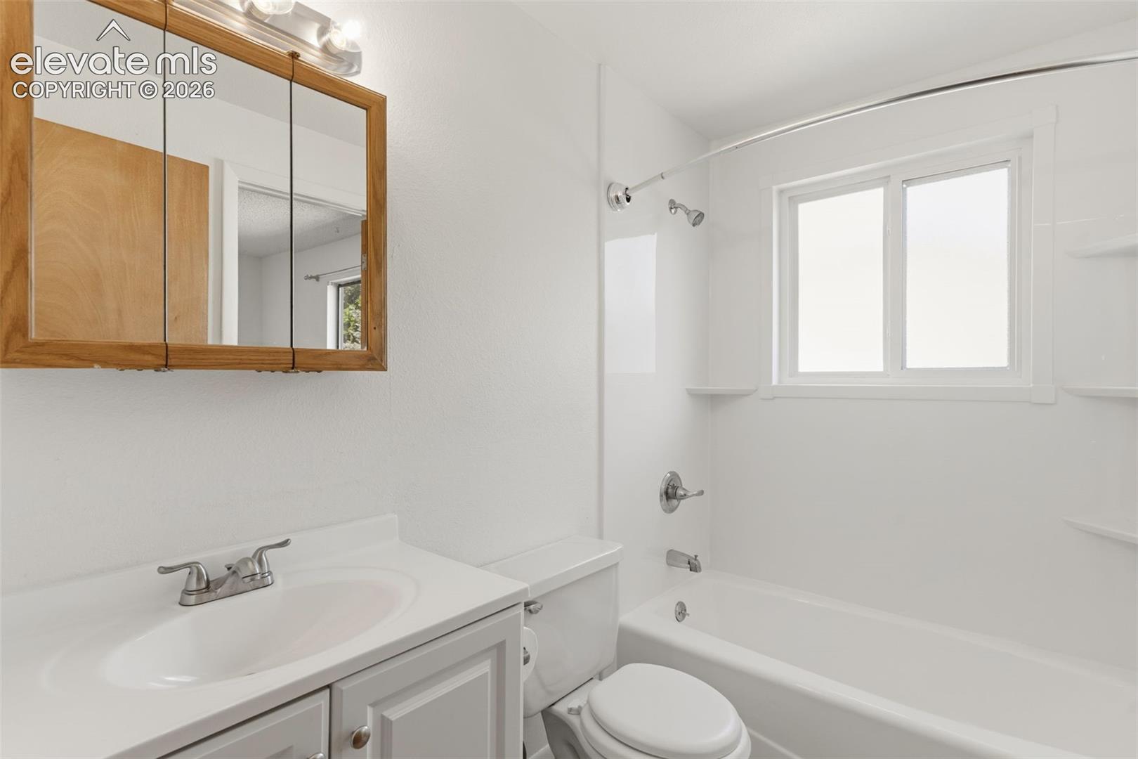 Main Level Full bath that connects to the primary bedroom