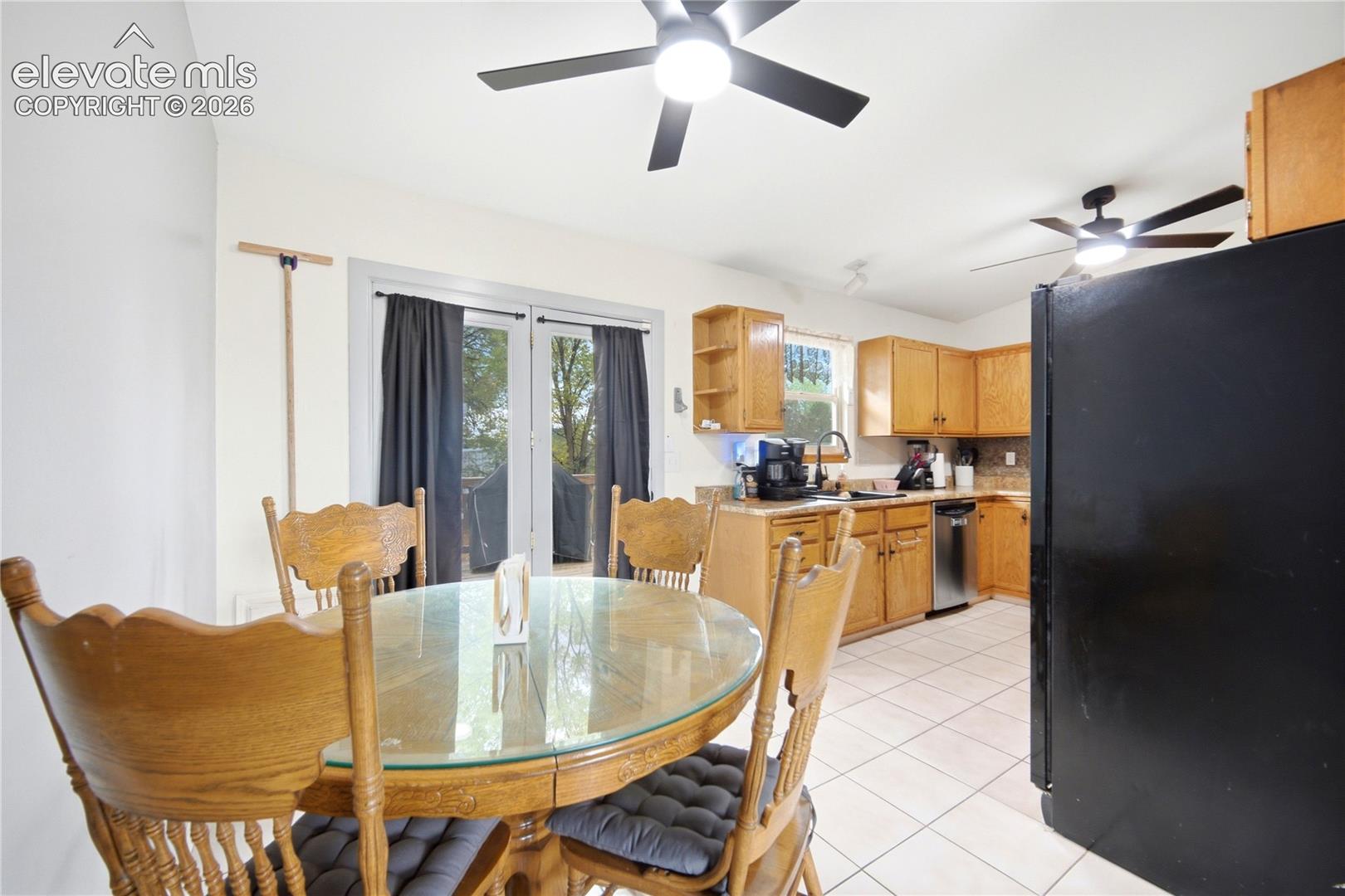 Photo 8 of 2025 Heathercrest Drive, Colorado Springs