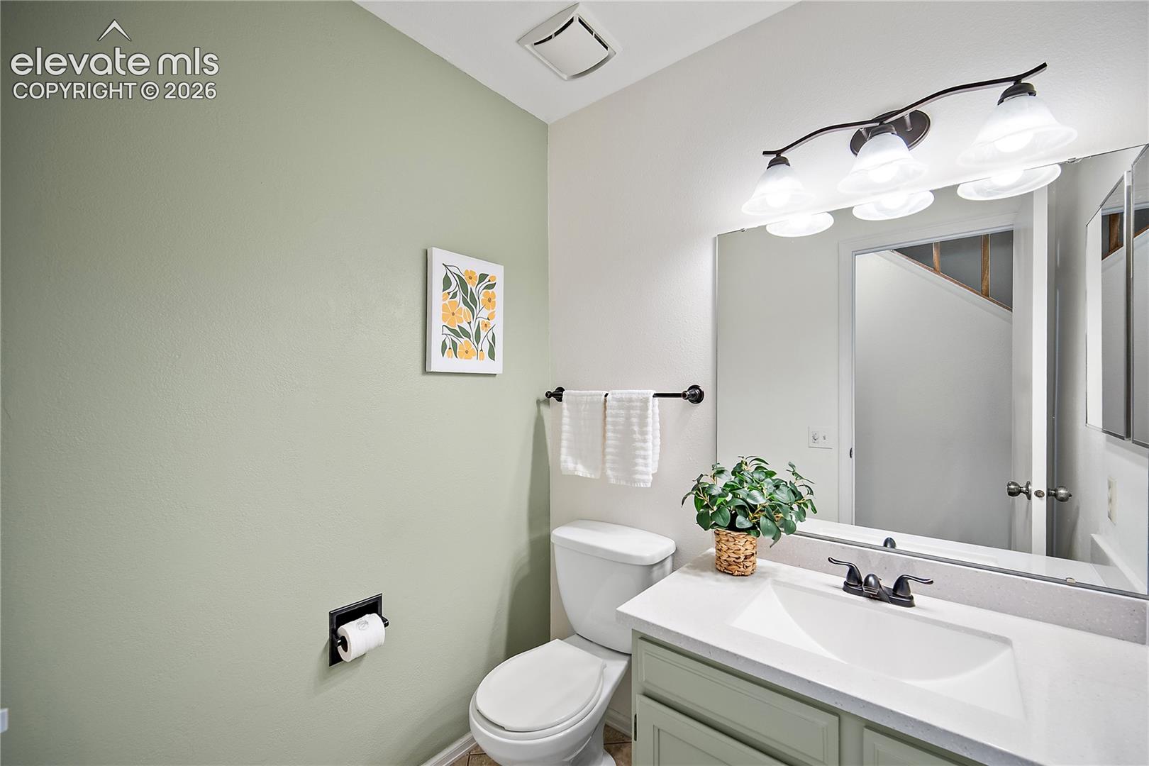 Main level 1/2 bath.
