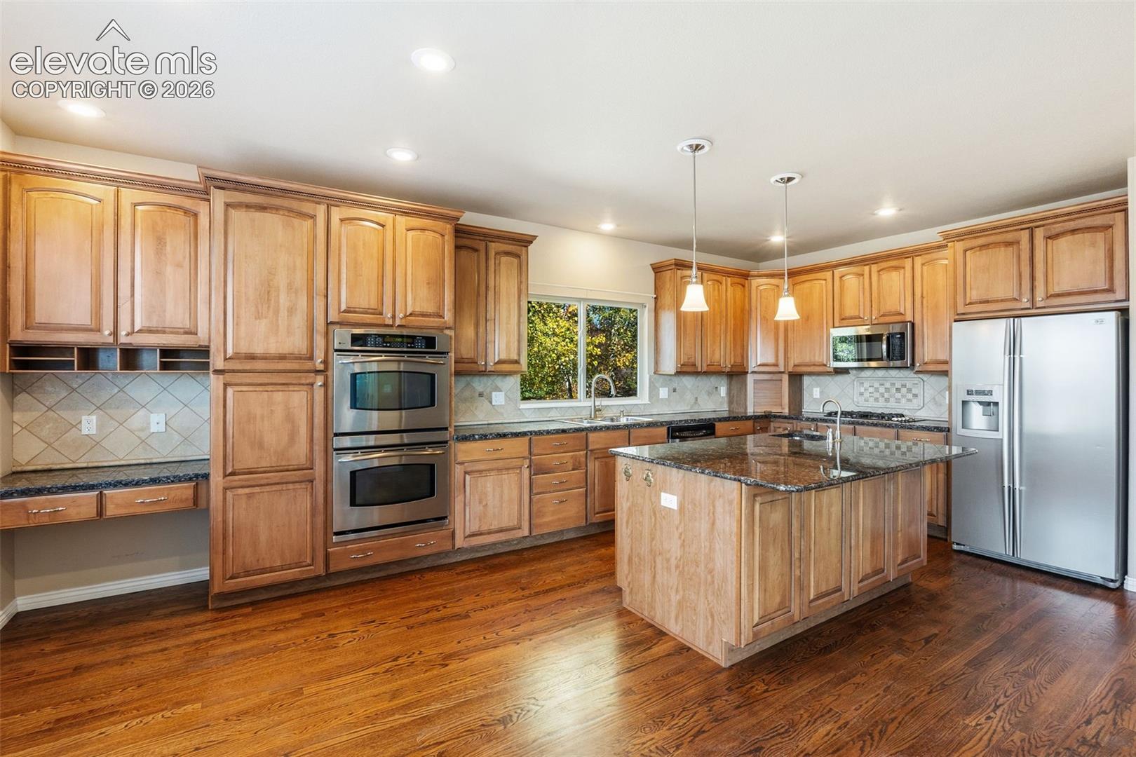 KITCHEN WITH STAINLESS STEEL APPLIANCES, INCLUDING DOUBLE OVEN 