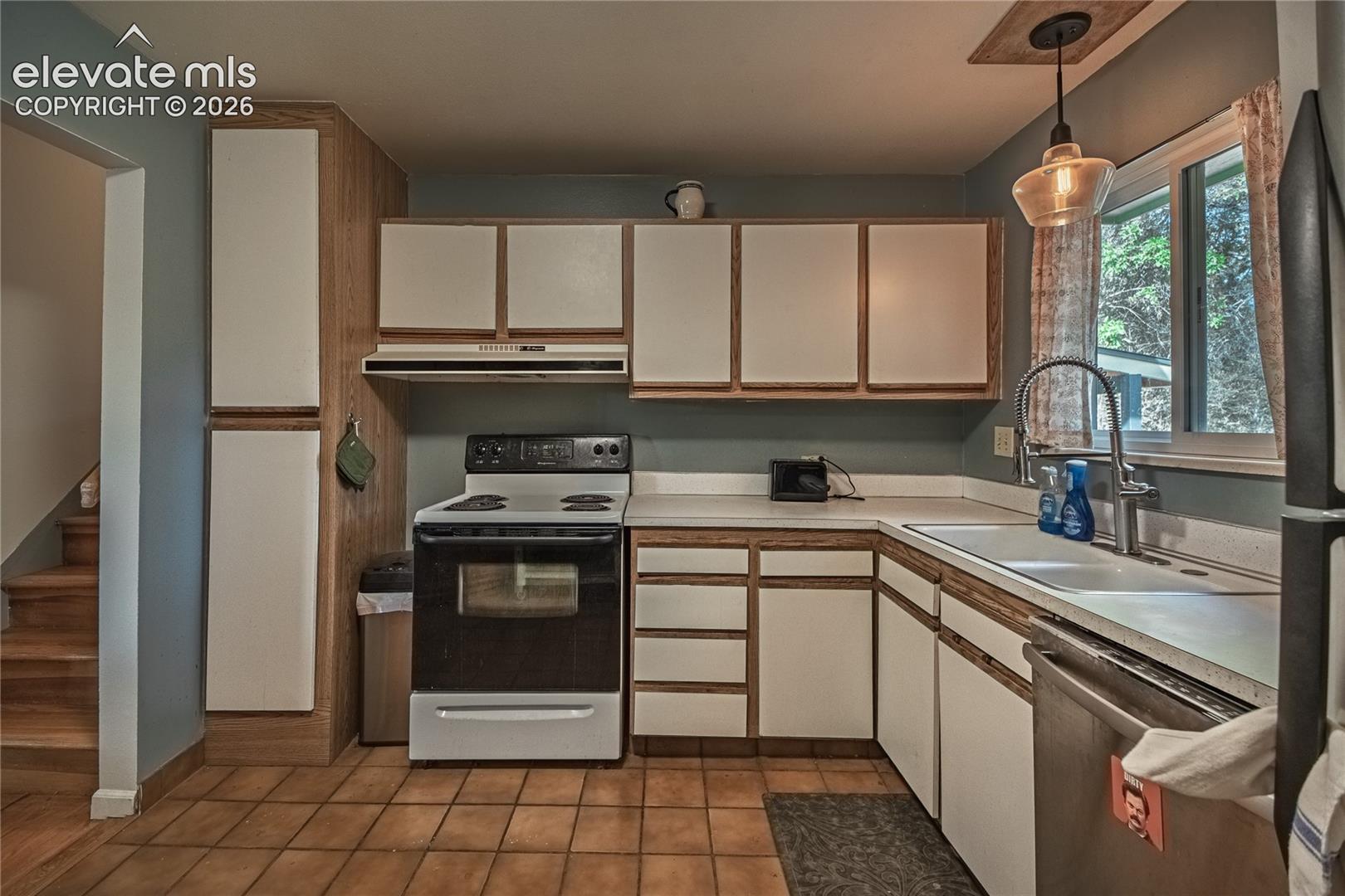 Photo 10 of 2512 E La Salle Street, Colorado Springs
