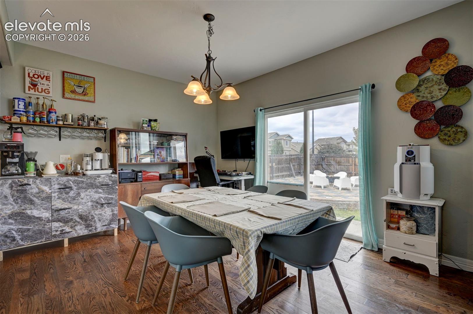 Breakfast nook with slider to the patio