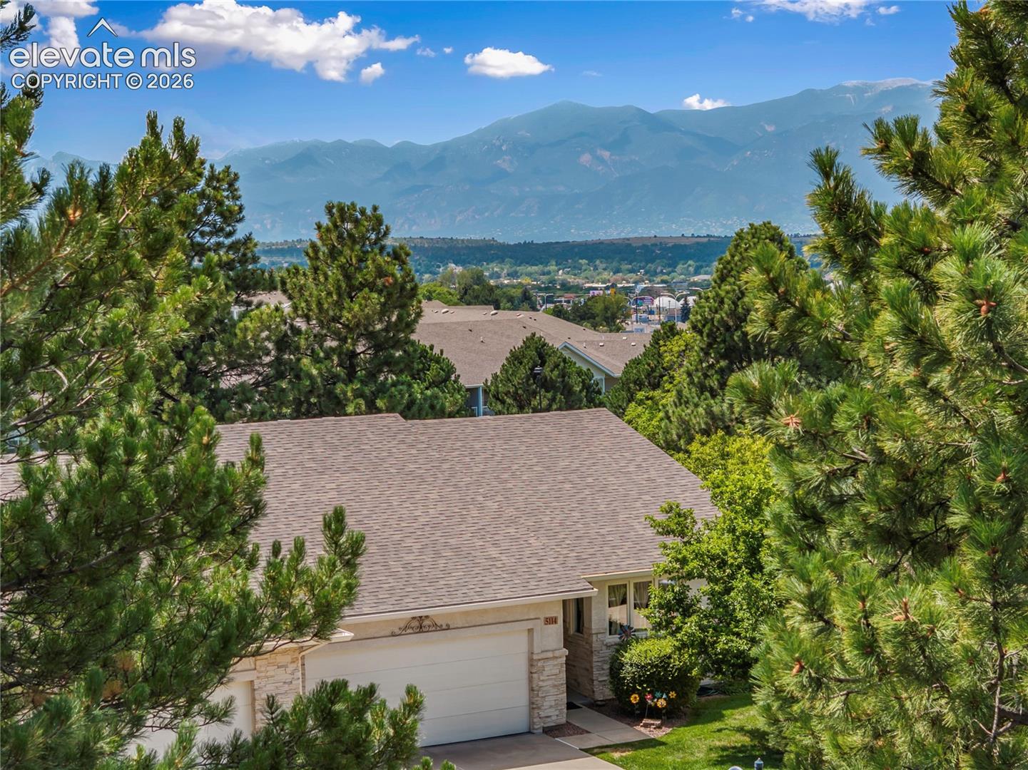 The location is ideal and this unit has great mountain views!
