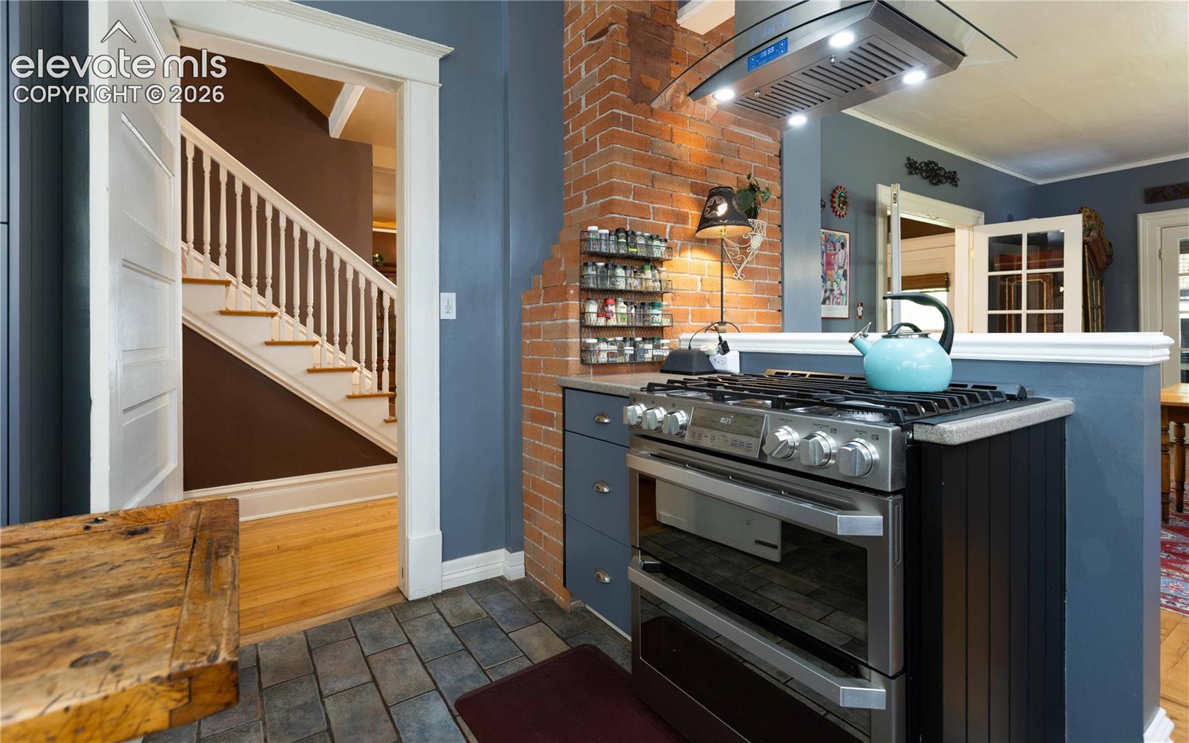 New range and motion activated range hood