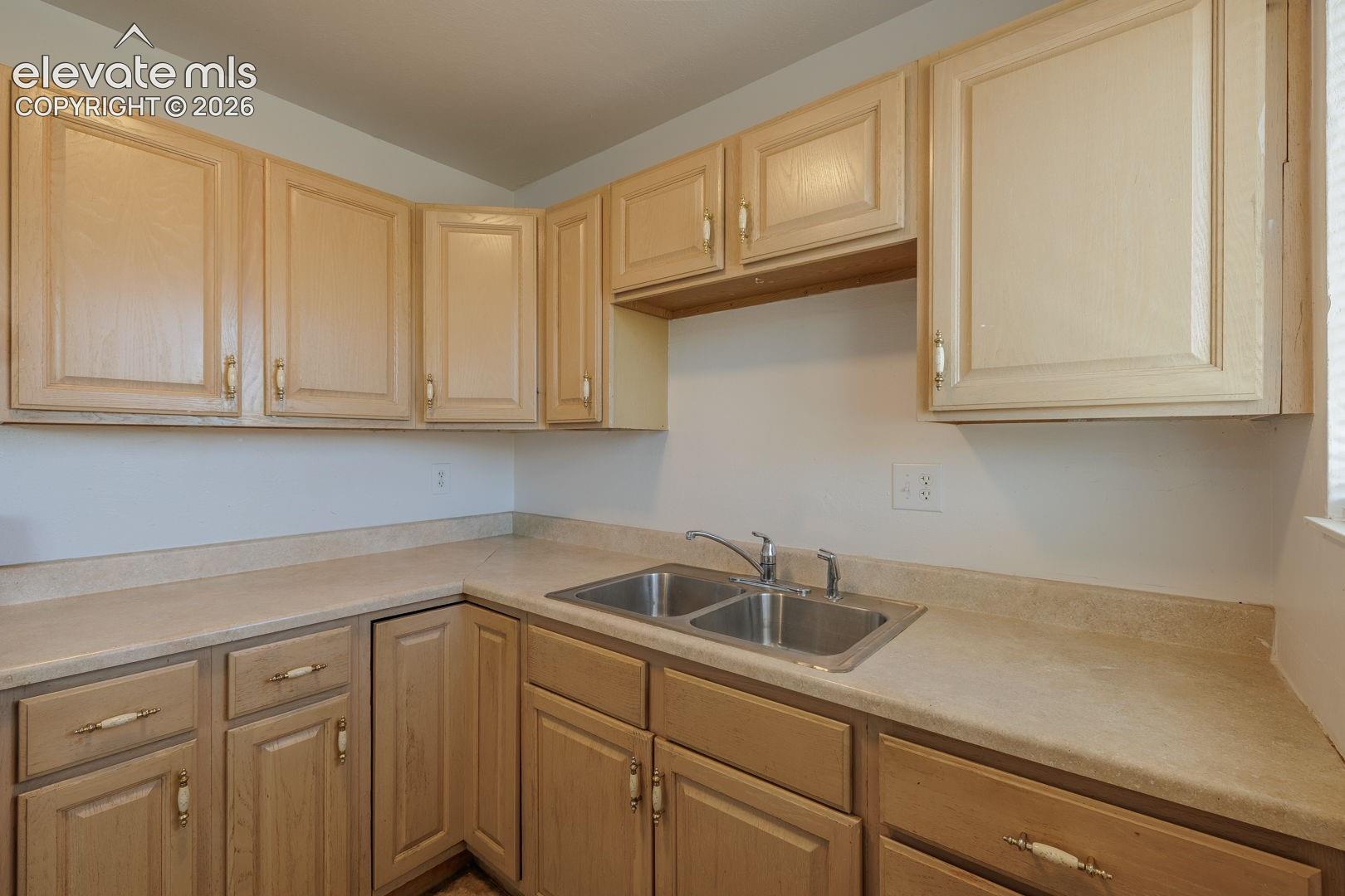 Photo 9 of 1648 Kensington Drive, Colorado Springs