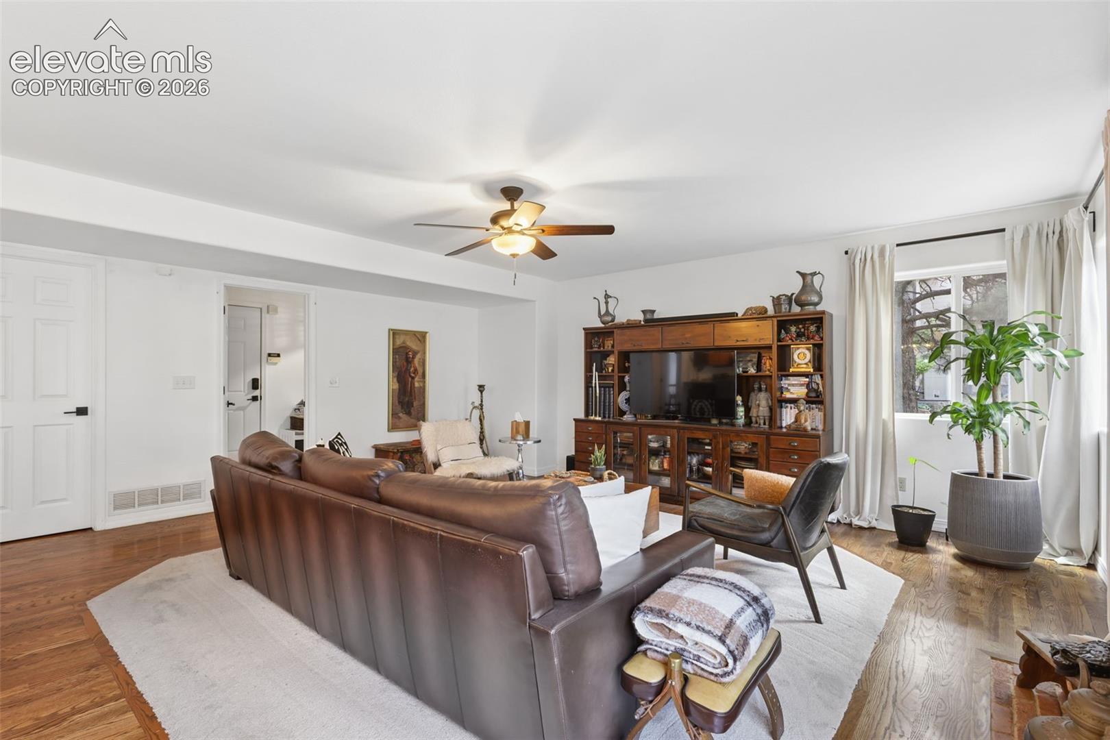 lMain level family/great room with gas fireplace