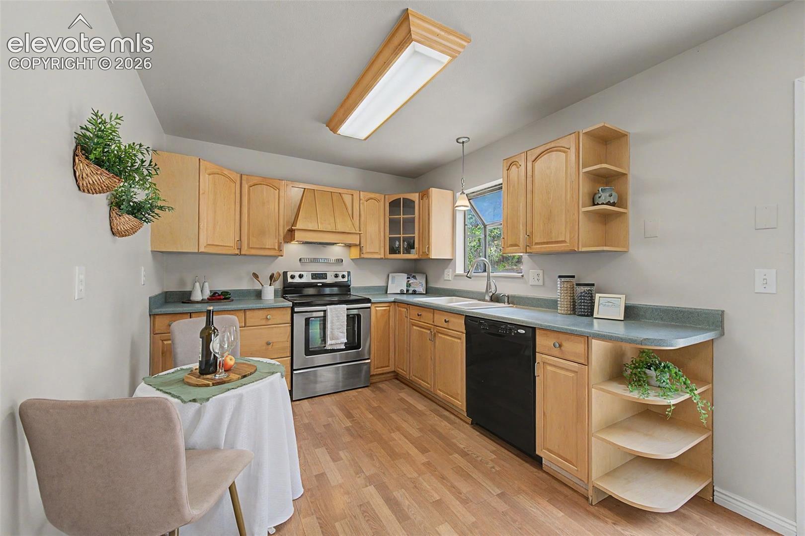 Photo 8 of 3760 Catalpa Drive, Colorado Springs