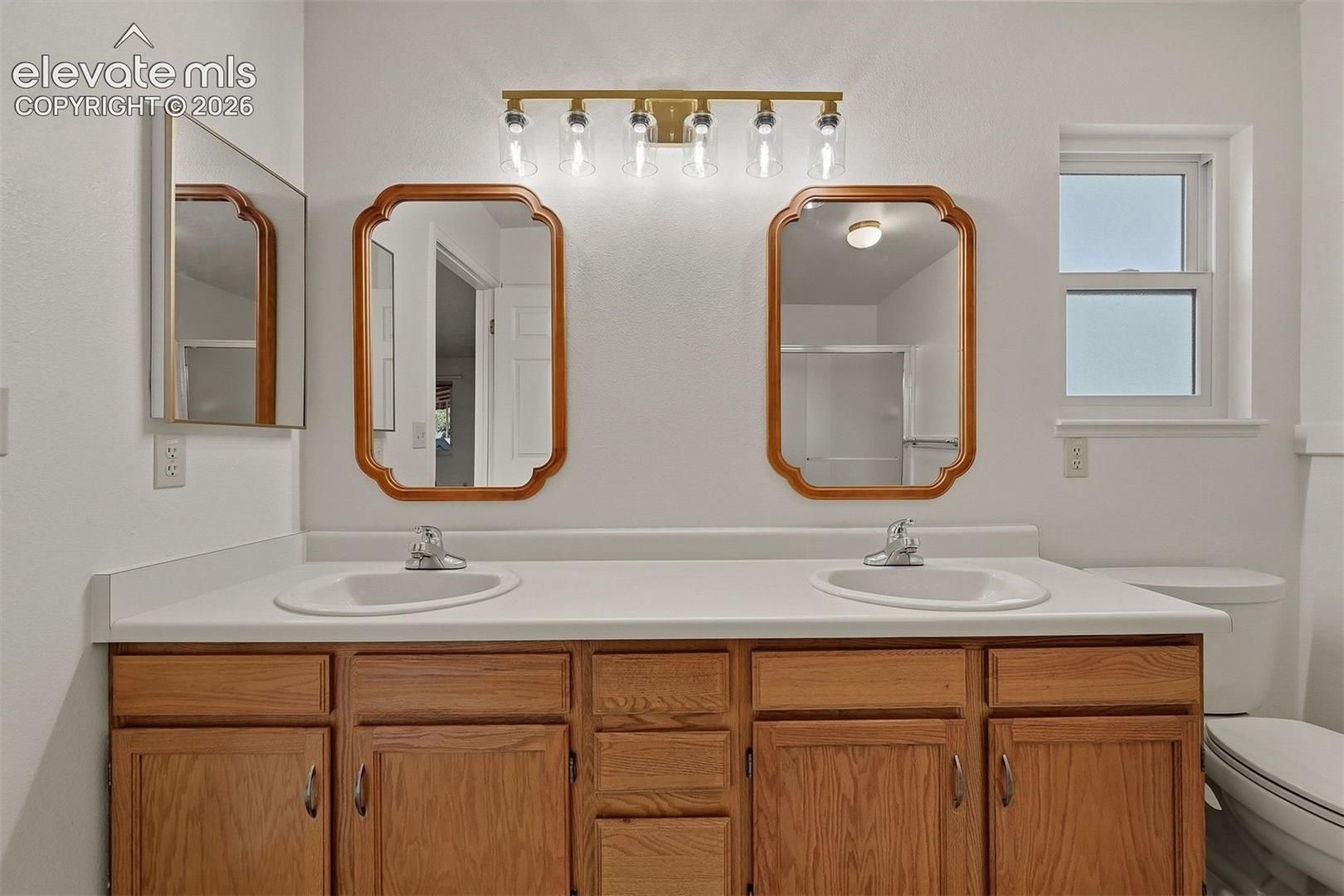 Double vanities in primary 