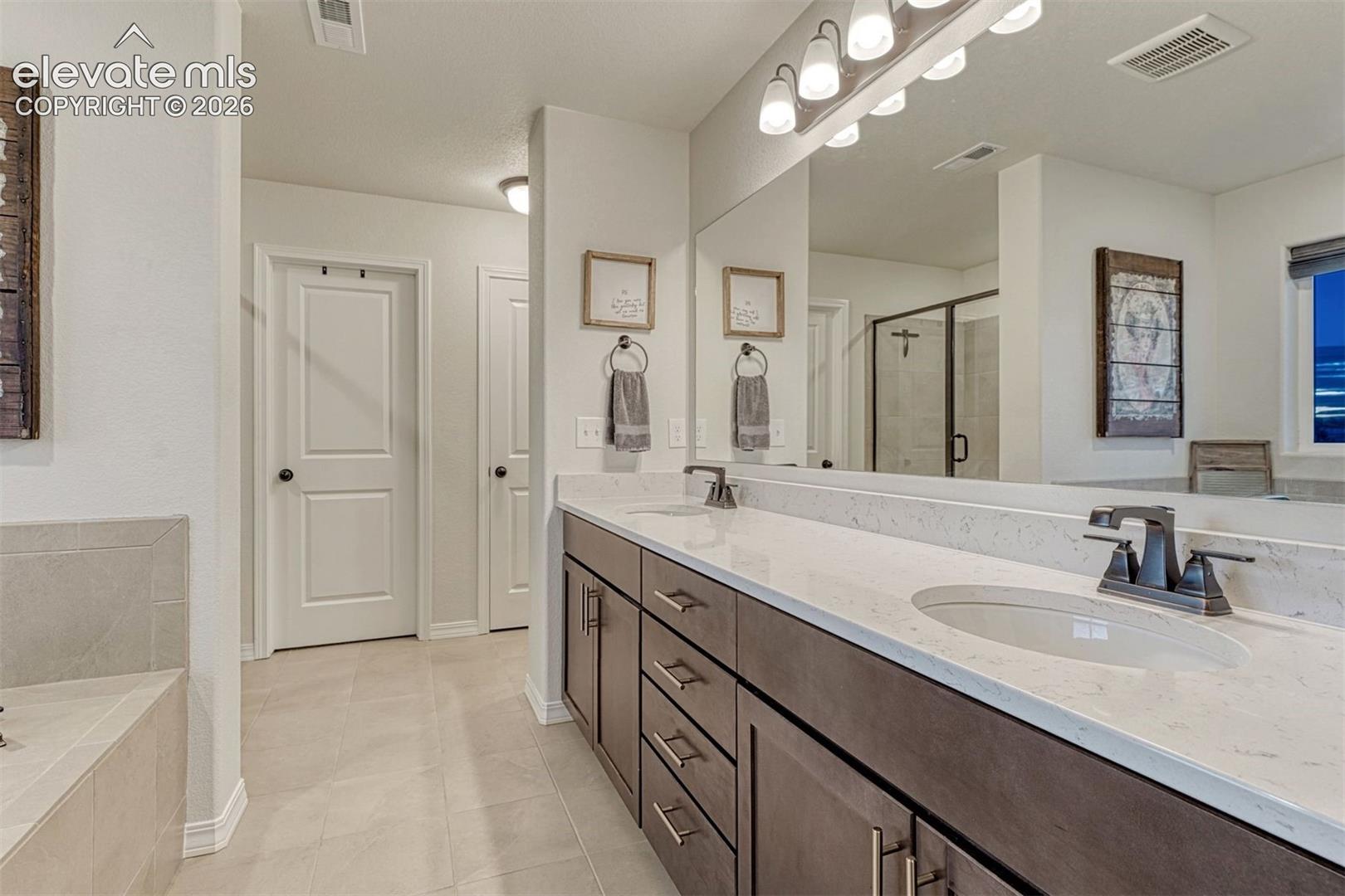 Dual vanity