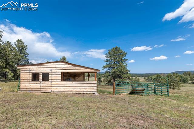 24x25 two stall stable with loafing and corral area.