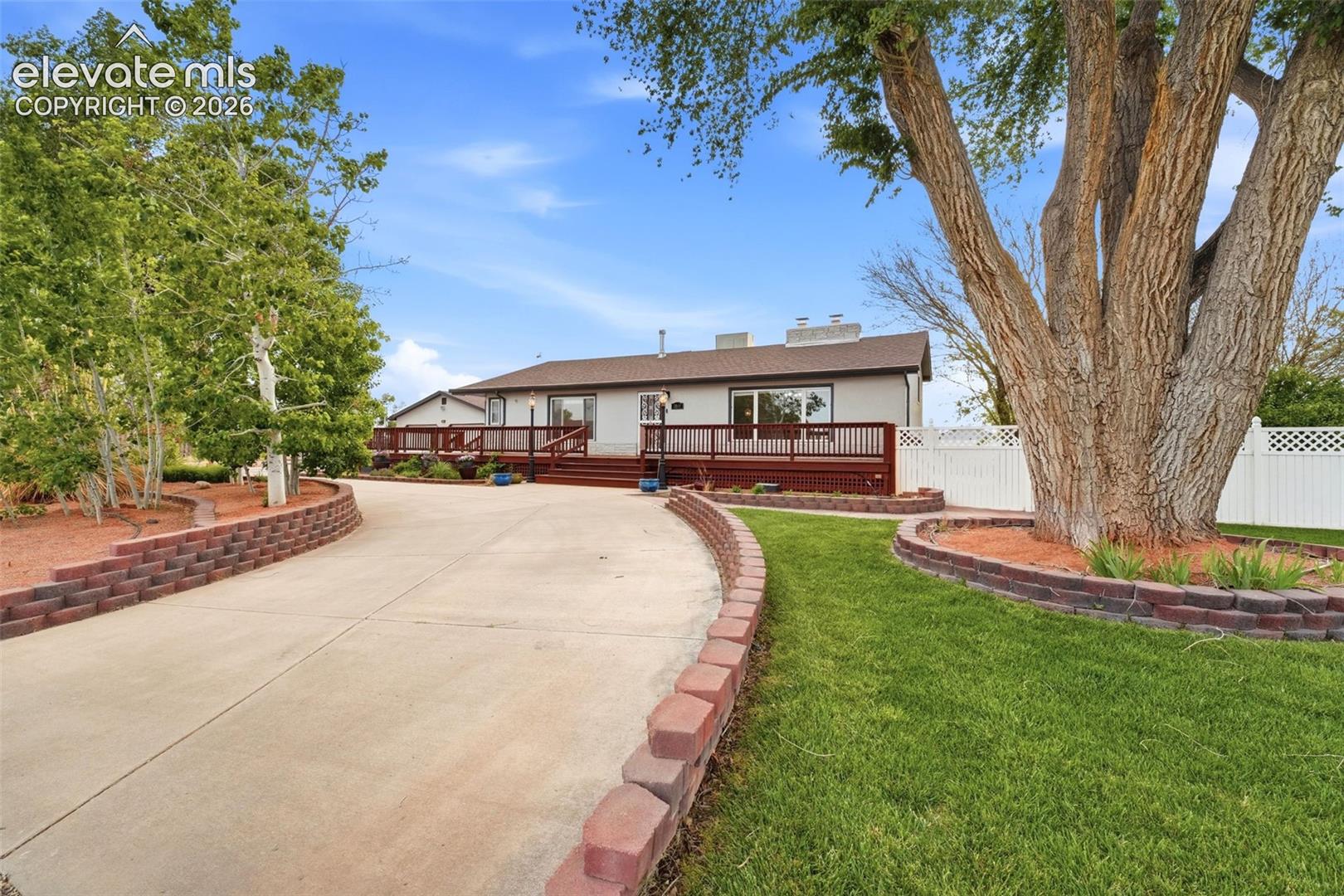 1069 Meadow Ln, Pueblo, CO 81006