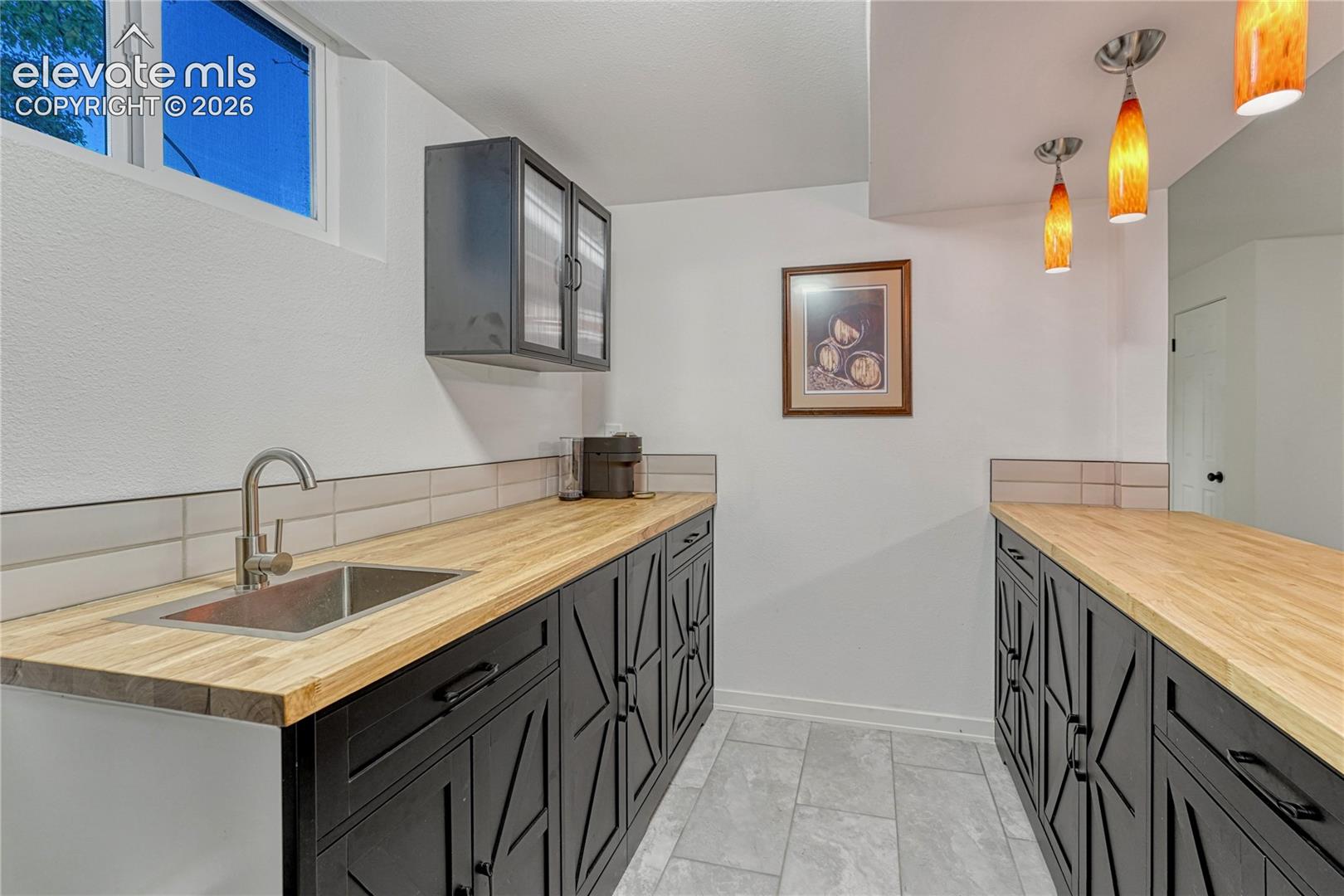 Wet Bar-Lower level