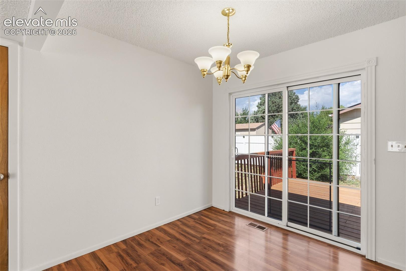 Walk-out dining area