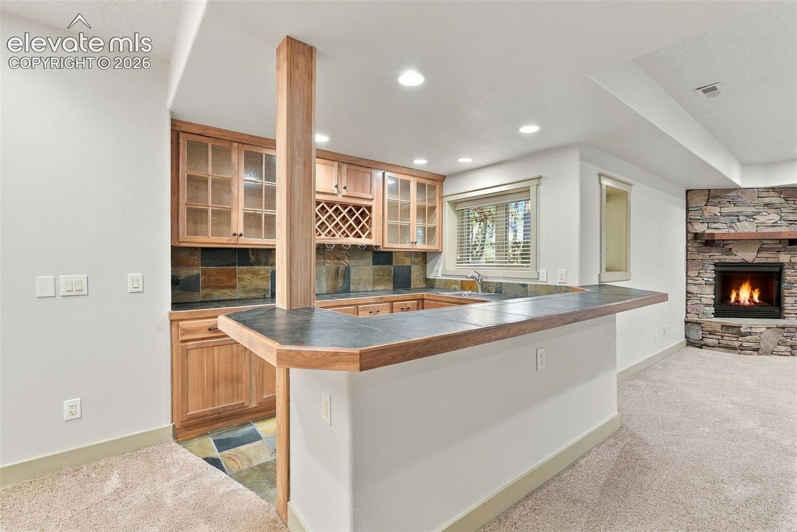Lower level second wetbar in home