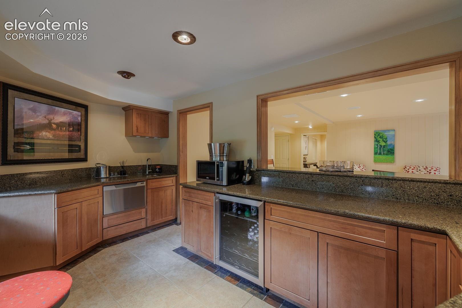 Wet bar with its own drawer dishwasher, sink & wine cooler/fridge!