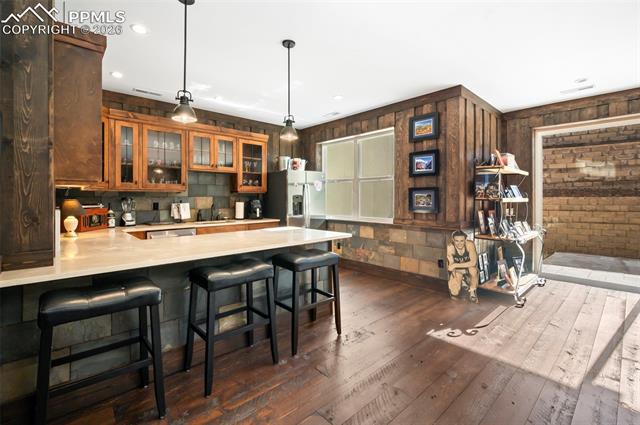 Bar area/kitchen
