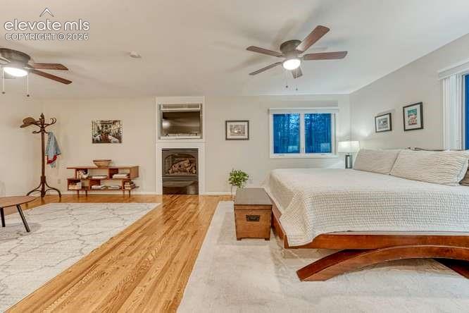 large primary retreat on 2nd floor