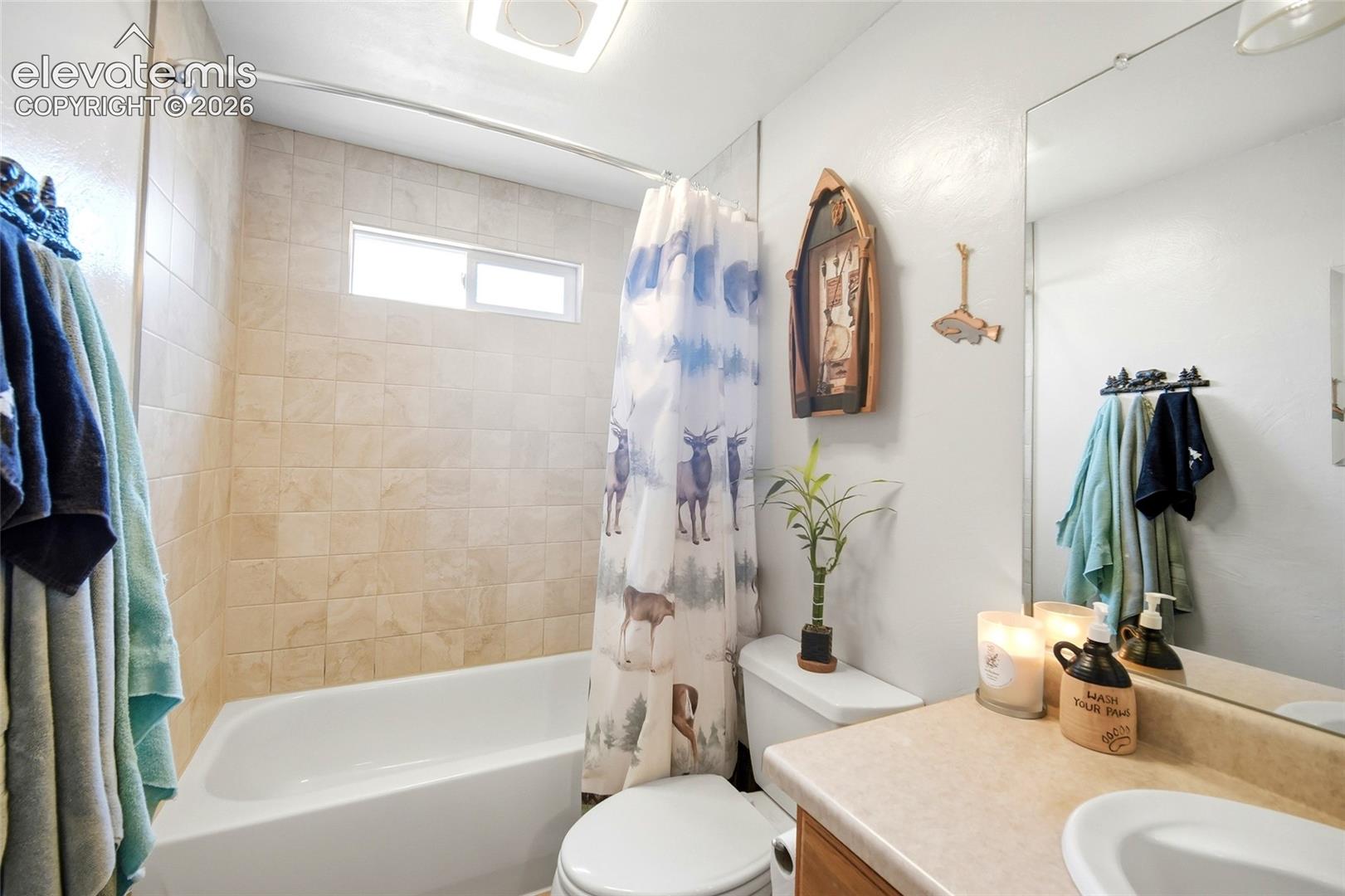 Upper level main bathroom